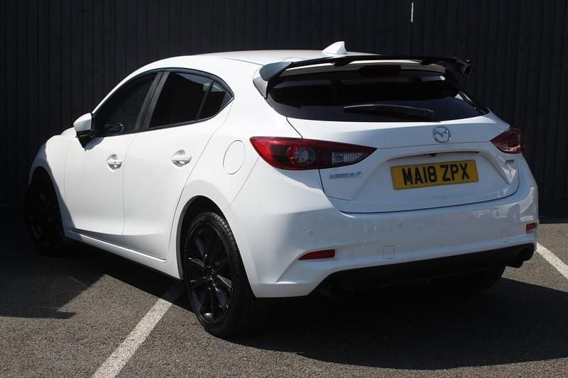 Begagnad Mazda 3 Inclusive 120 HK (88 kW) 2018 Vit Halvkombi