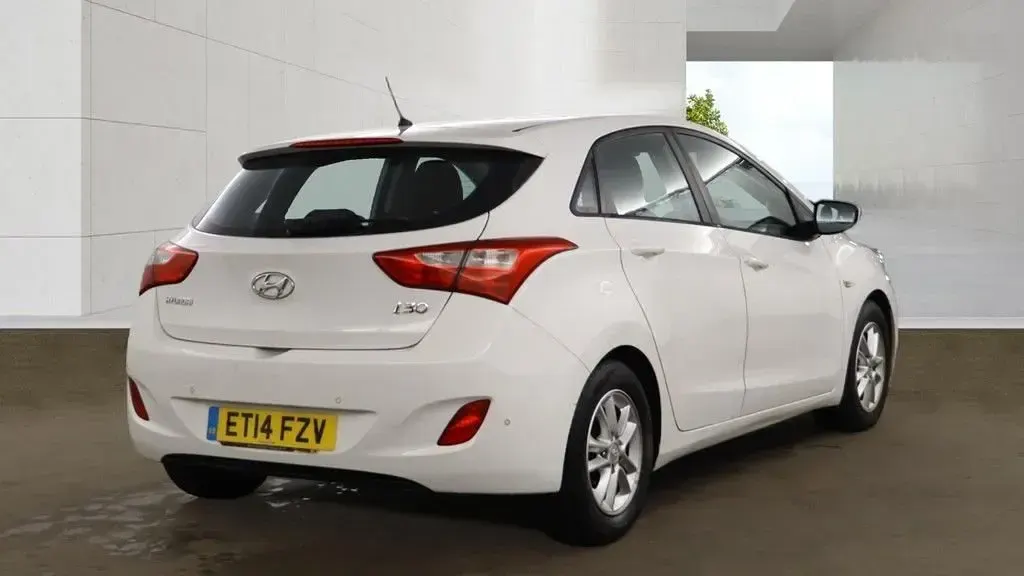 Used Hyundai i30 Active 110 HP (80 kW) 2014 White Hatchback