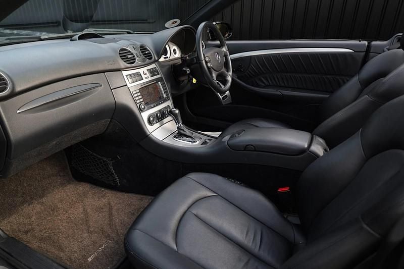 Begagnad Mercedes CLK280 2006 Svart Cab