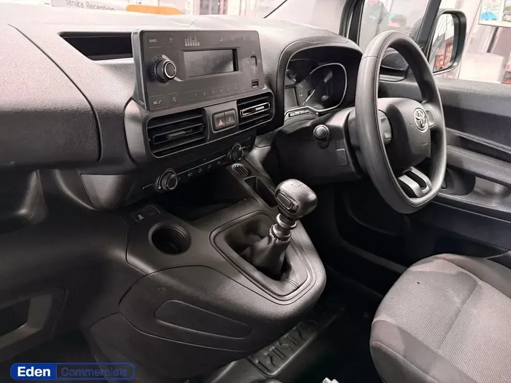 Used Toyota Proace Active 120 HP (88 kW) 2022 White MPV