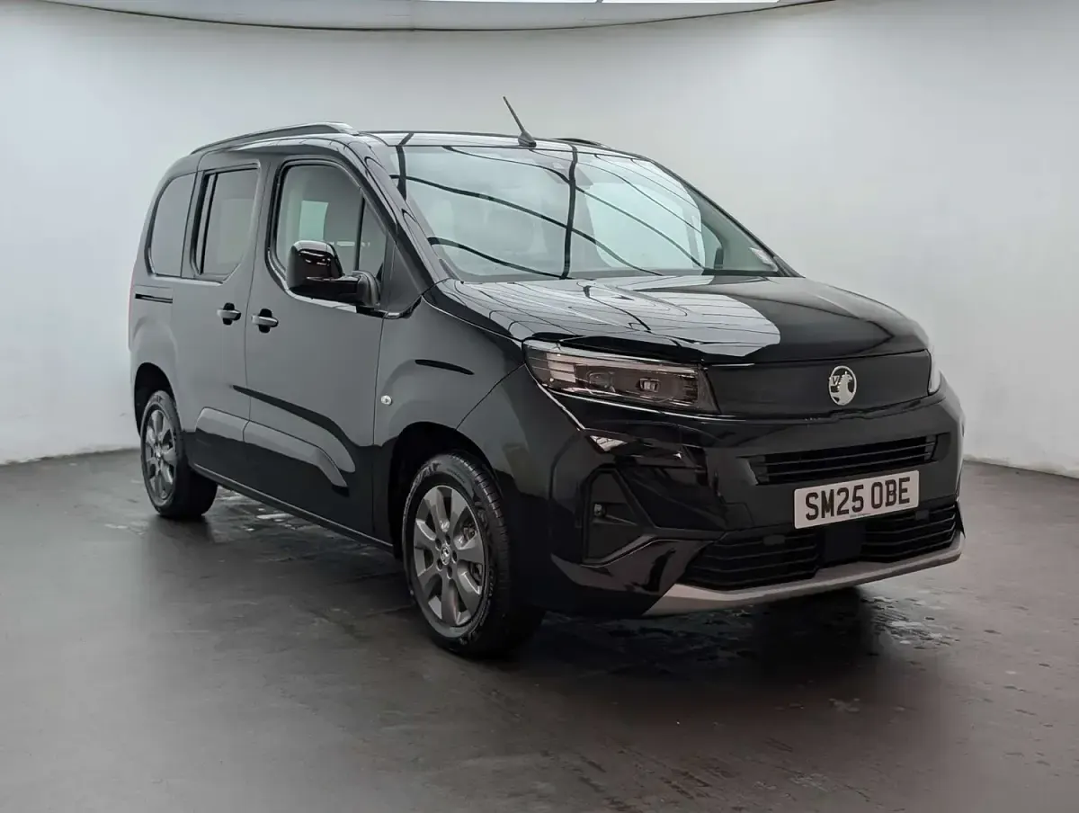 Used Vauxhall Combo Ultimate 100 kW (136 HP) 2025 Black MPV