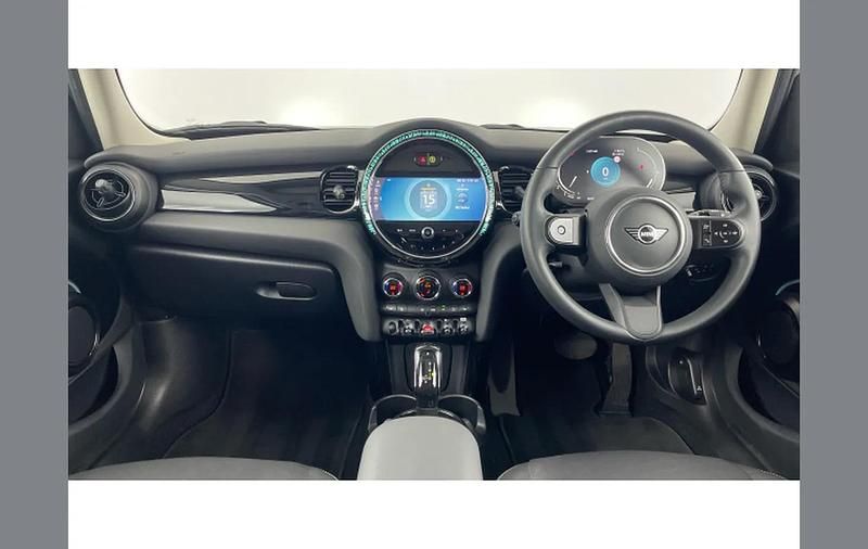 Begagnad Mini Cooper Classic 136 HK (100 kW) 2022 Silver Halvkombi