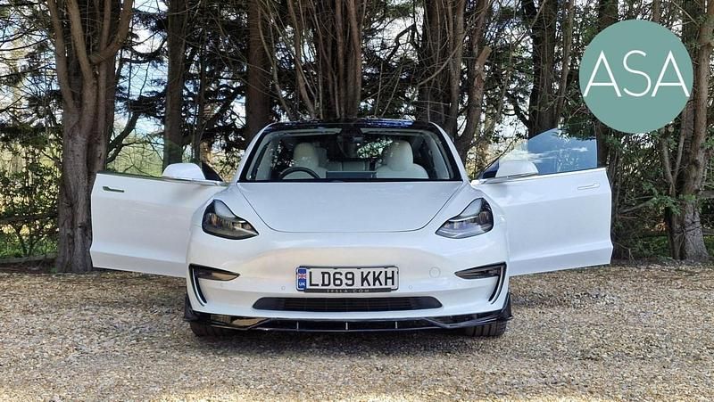 Used Tesla Model 3 Performance 461 kW (627 HP) 2019 White Sedan