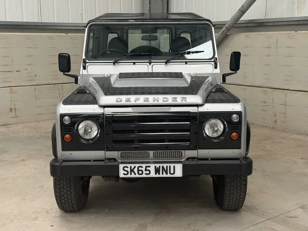 Used Land Rover Defender 122 HP (89 kW) 2015 Silver SUV