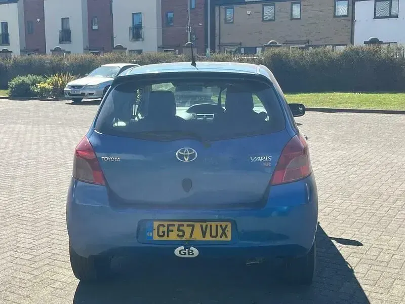 Begagnad Toyota Yaris SR 85 HK (62 kW) 2007 Blå Halvkombi
