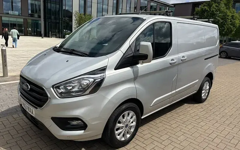 Begagnad Ford Transit Custom Limited 131 HK (96 kW) 2022 Van