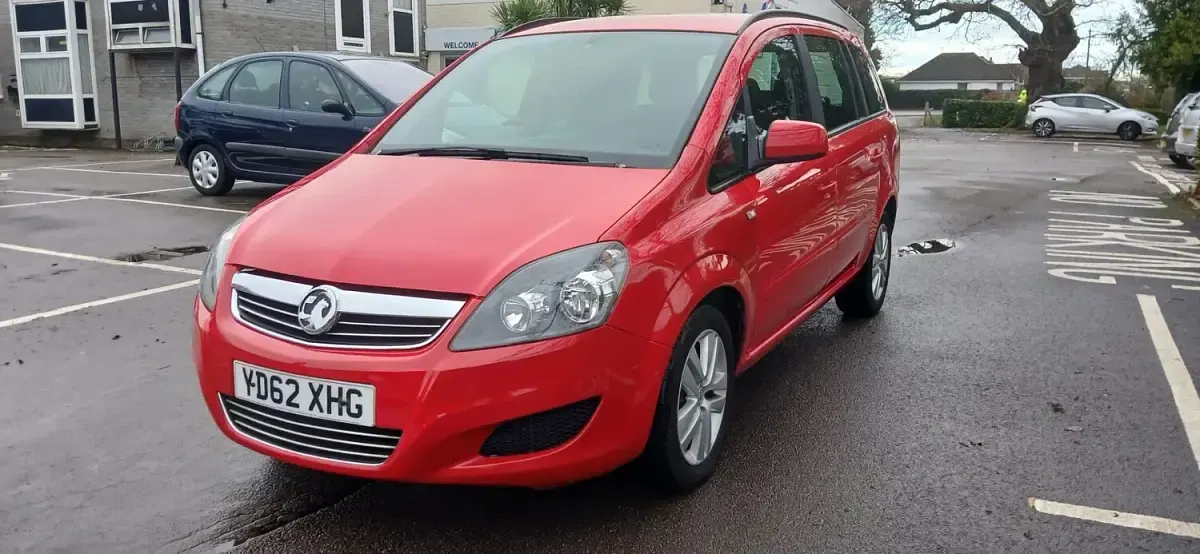 Used Vauxhall Zafira 115 HP (84 kW) 2012 Red MPV