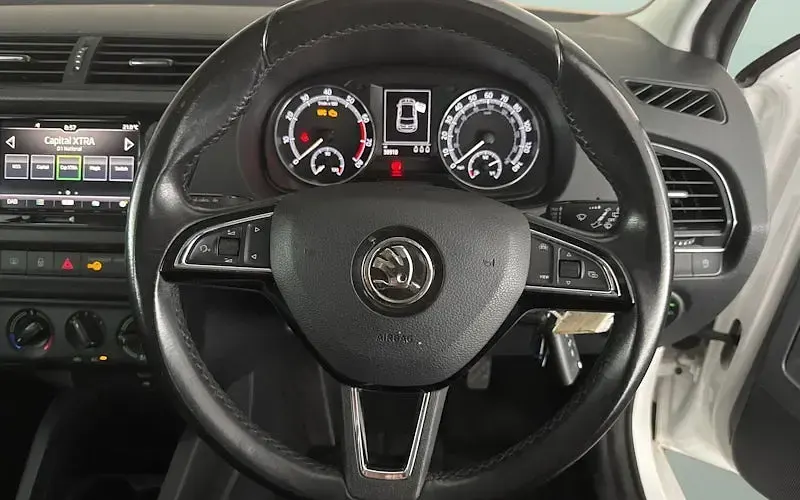 Used Skoda Fabia Colour Edition 60 HP (44 kW) 2019 White Hatchback