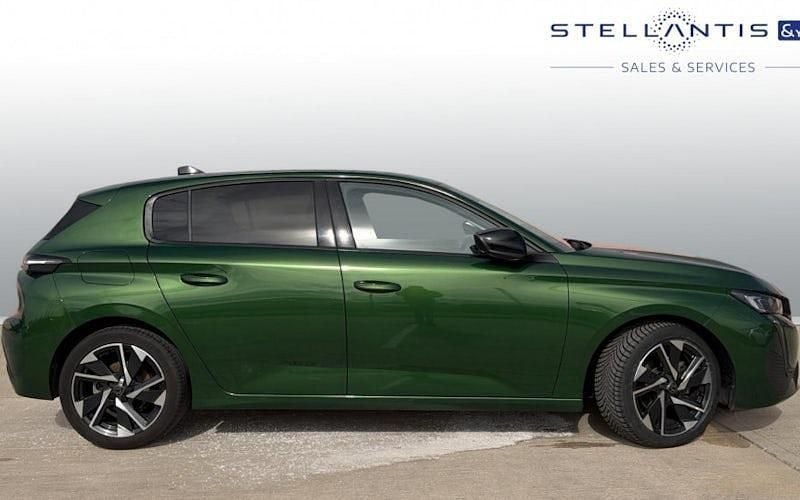 Used Peugeot 308 Allure Premium 131 HP (96 kW) 2023 Green Hatchback