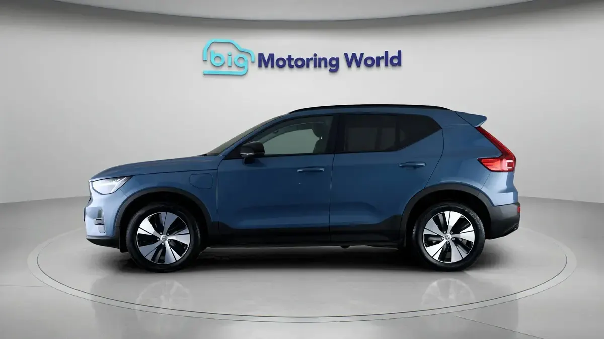 Used Volvo XC40 Plus 211 HP (155 kW) 2023 Blue SUV
