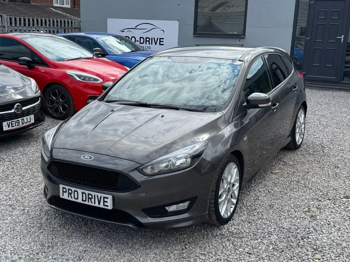 Used Ford Focus ST-Line 140 HP (102 kW) 2018 Grey Hatchback
