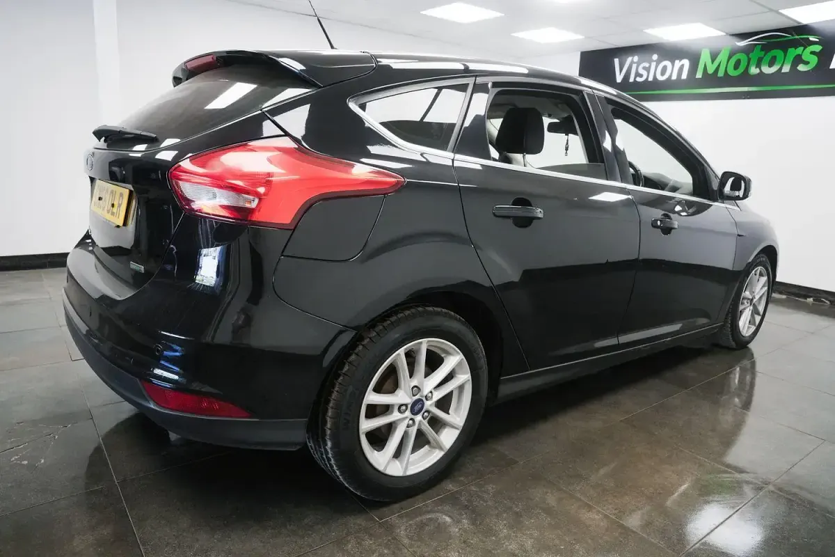 Used Ford Focus Zetec 125 HP (91 kW) 2016 Black Hatchback