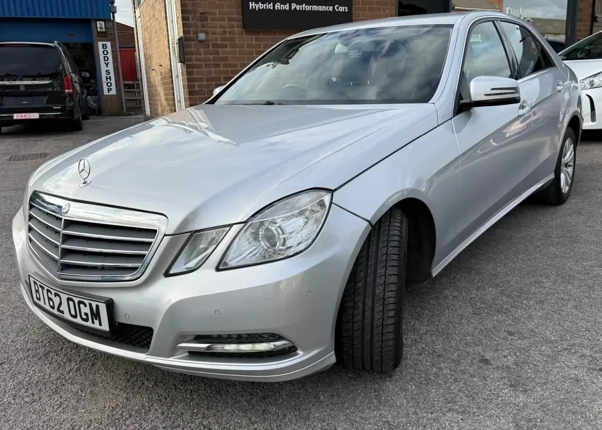Usado Mercedes E220 SE 2013 Prateado Sedan