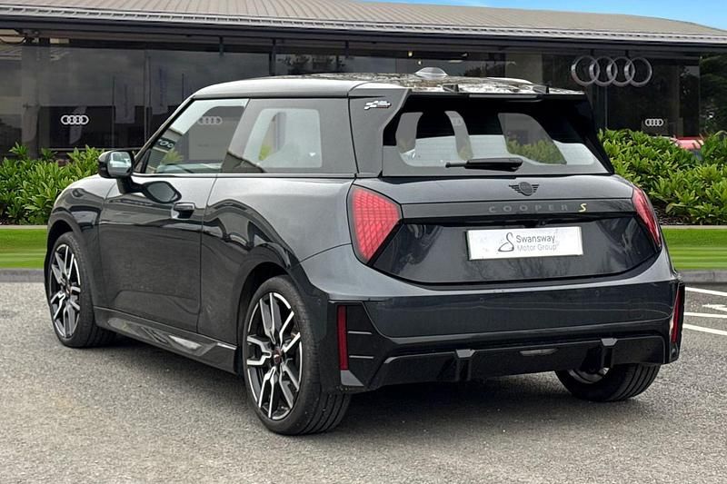 Used Mini Cooper SE Sport 53 kW (73 HP) 2024 Grey Hatchback