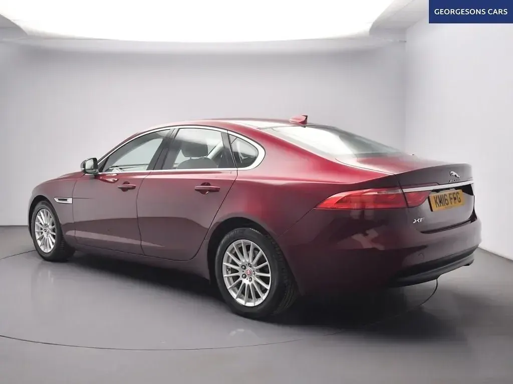 Gebraucht Jaguar XF Prestige 180 PS (132 kW) 2016 Rot Limousine