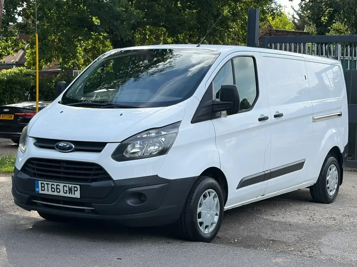 Used Ford Transit Custom 105 HP (77 kW) 2016 White Van