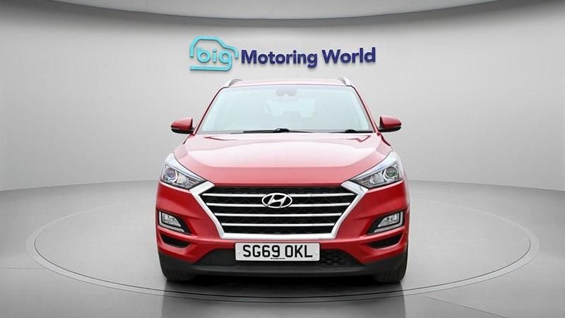 Used Hyundai Tucson SE 132 HP (97 kW) 2019 Red SUV