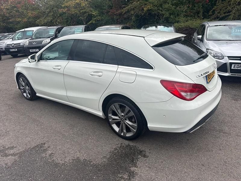 Used Mercedes CLA200 Shooting Brake 136 HP (100 kW) 2017 White Estate