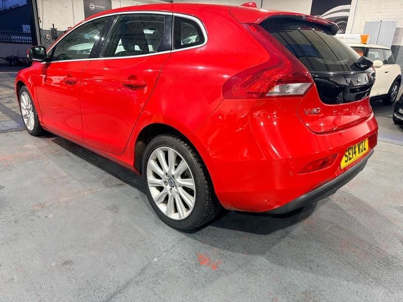 Used Volvo V40 SE 2014 Red Hatchback