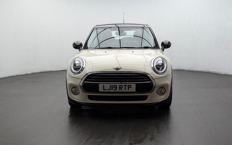 Used Mini Cooper Classic 136 HP (100 kW) 2019 White Hatchback