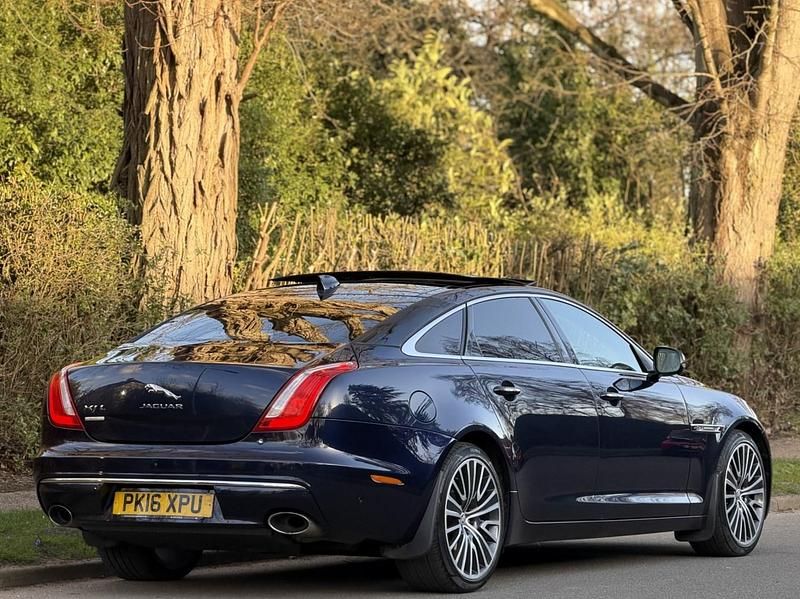 Usado Jaguar XJ 300 HP (220 kW) 2016 Azul Sedan