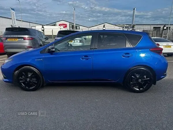 Used Toyota Auris Hybrid Design 136 HP (100 kW) 2018 Blue/black Hatchback