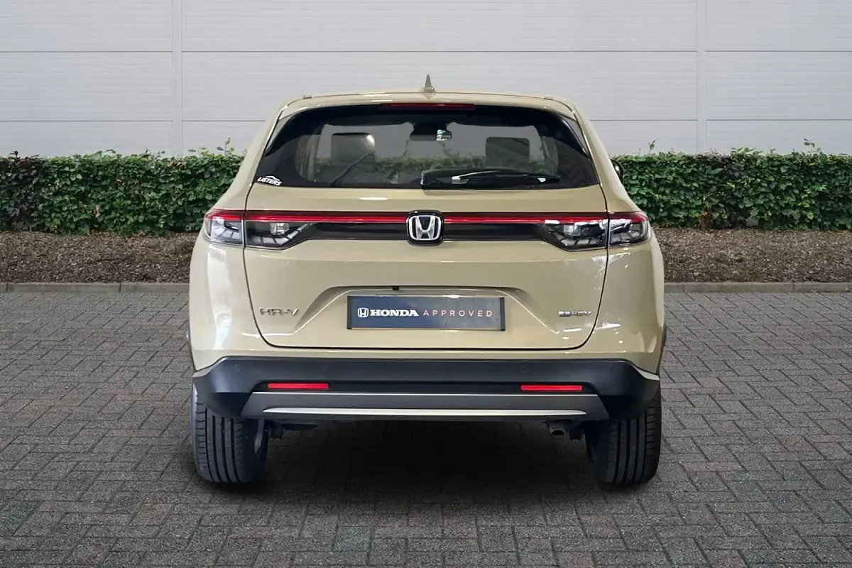 Used Honda HR-V Elegance 131 HP (96 kW) 2023 Beige SUV