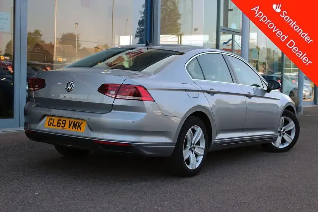 Used VW Passat SE 120 HP (88 kW) 2019 Silver Sedan