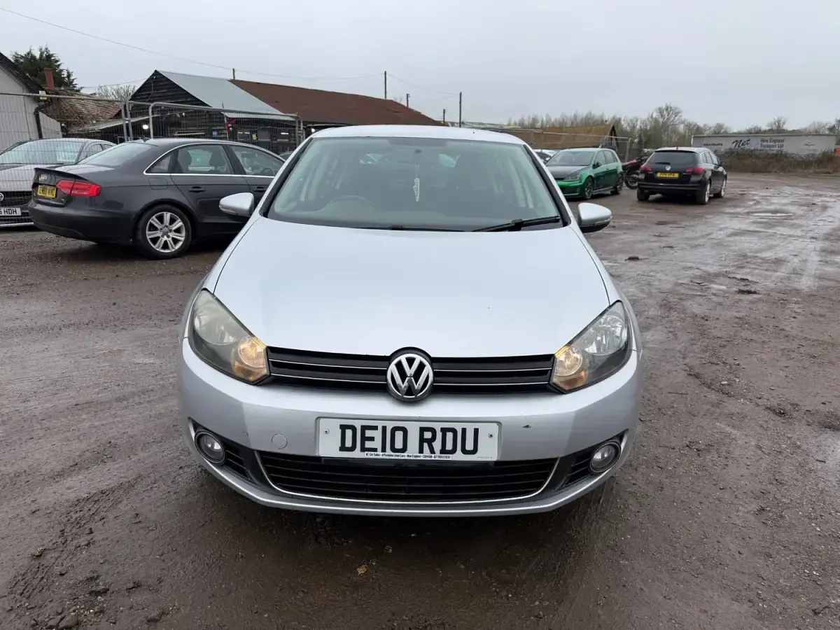 Usado VW Golf VI GT 140 HP (102 kW) 2010 Prateado Citadino