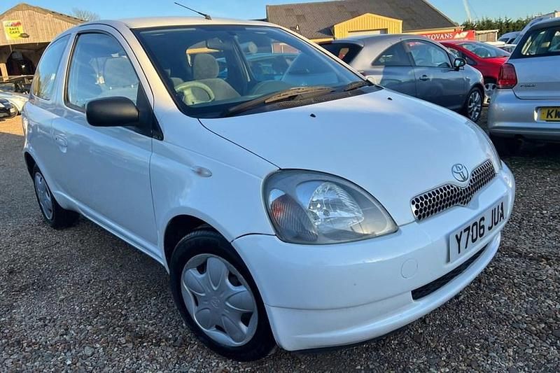 Used Toyota Yaris 2001 White Hatchback