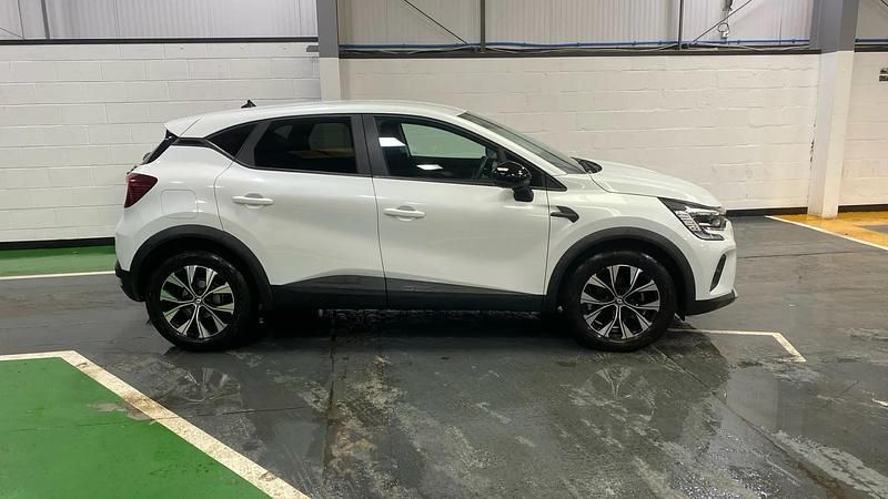 Used Renault Captur Evolution 91 HP (66 kW) 2024 White SUV