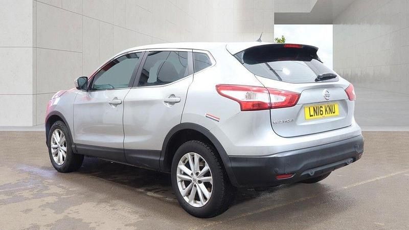 Used Nissan Qashqai Acenta 115 HP (84 kW) 2016 Silver SUV