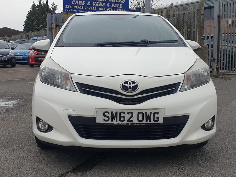 Used Toyota Yaris Trend 101 HP (74 kW) 2013 White Hatchback