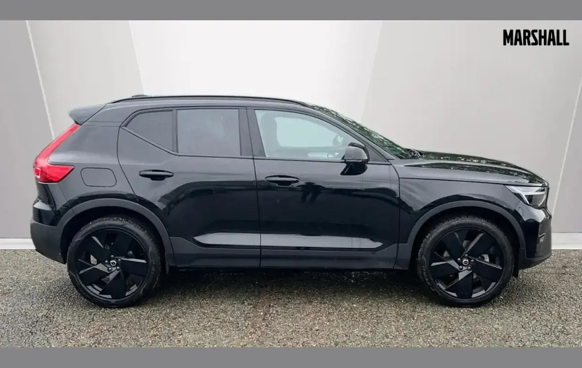 Usado Volvo XC40 Plus 194 HP (142 kW) 2025 Preto SUV
