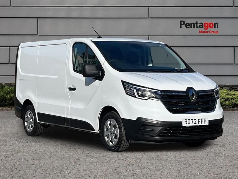 White Used 2022 Renault Trafic Business MPV | £13,000 (Good price) - Image 1/4