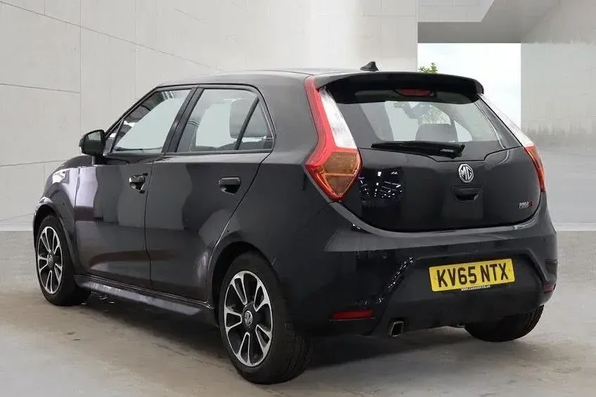 Usado MG MG3 106 HP (77 kW) 2016 Preto Citadino