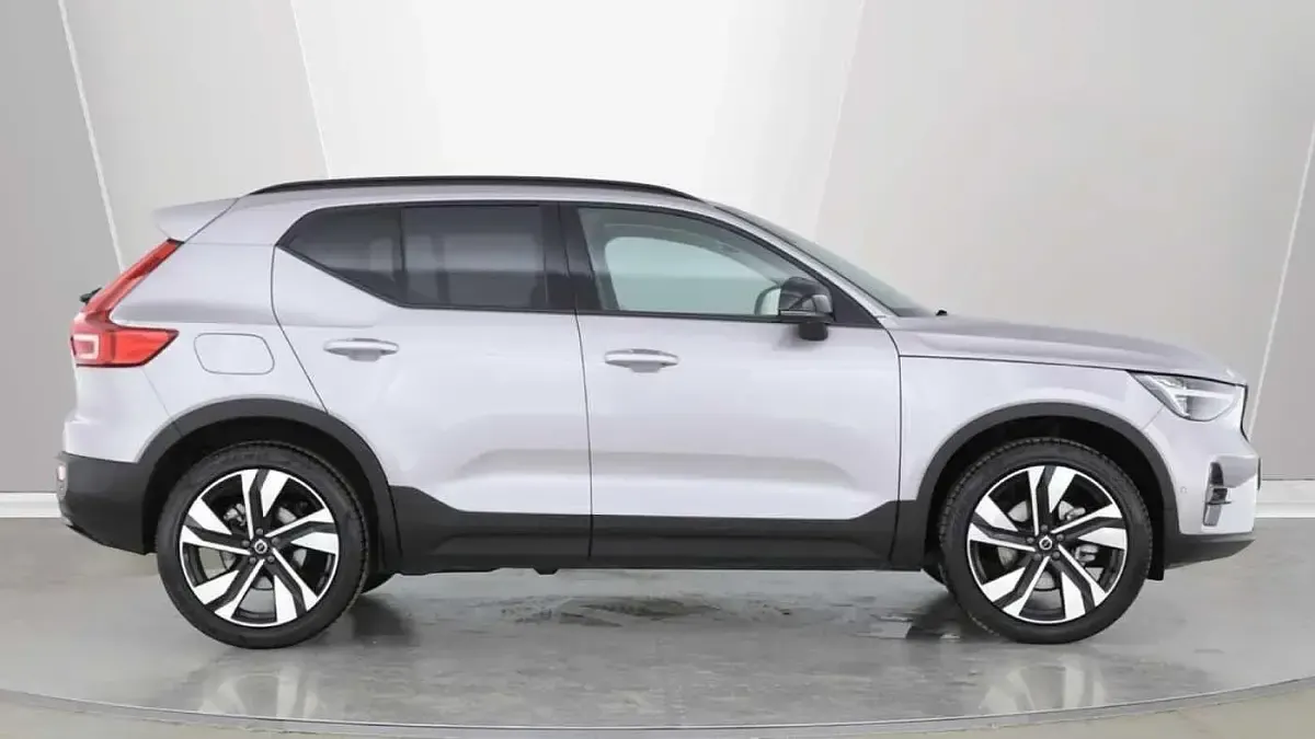 New Volvo XC40 Ultra 161 HP (118 kW) 2025 Silver SUV