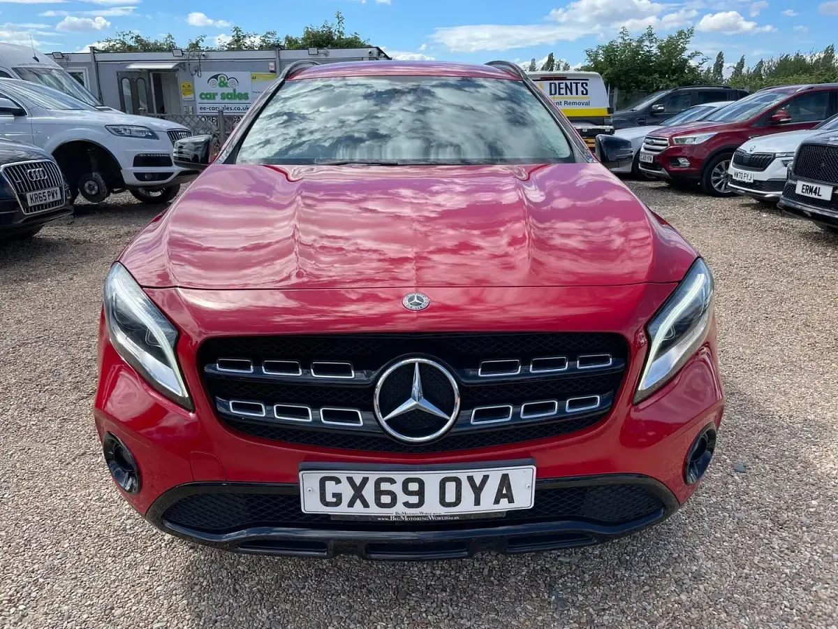 Used Mercedes GLA180 Urban 122 HP (89 kW) 2019 Red SUV