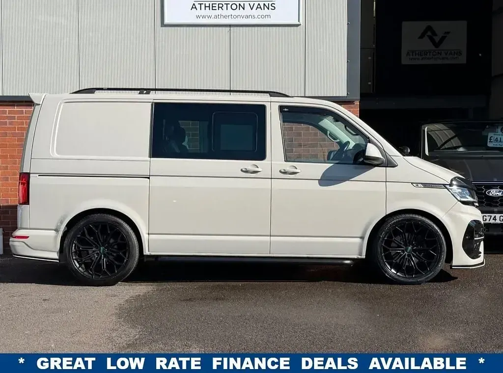 Begagnad VW Transporter Highline 2023 Grå Van