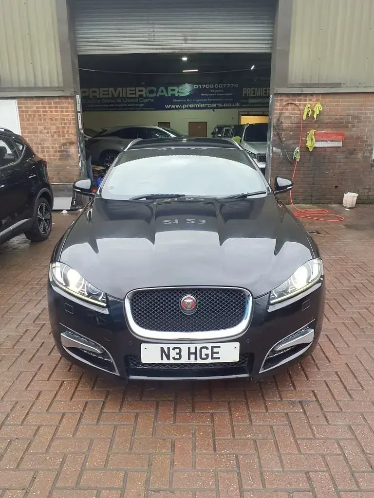 Used Jaguar XF Sportbrake R-Sport 200 HP (147 kW) 2015 Black Estate