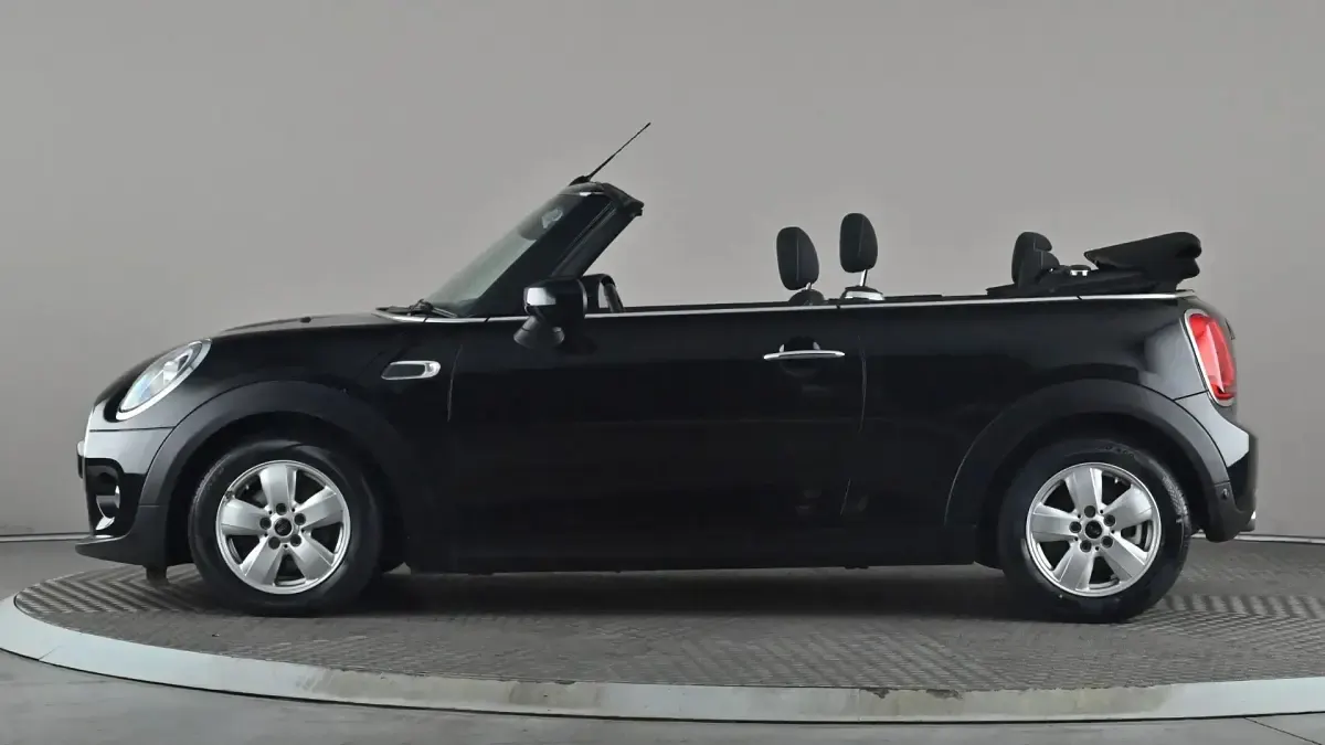 Begagnad Mini Cooper Cabriolet Classic 136 HK (100 kW) 2020 Svart Cab
