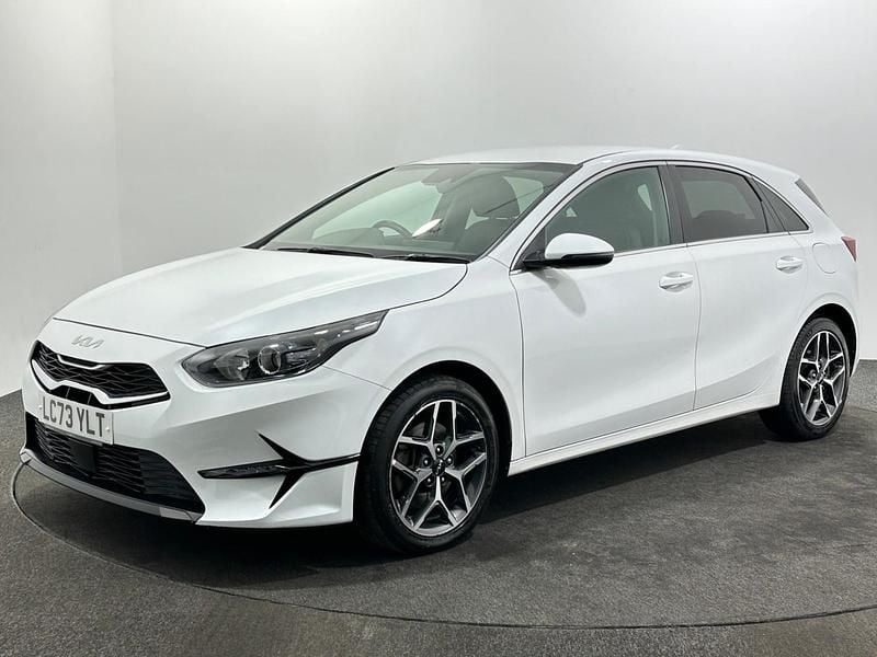 Used Kia Ceed 160 HP (117 kW) 2023 White Hatchback