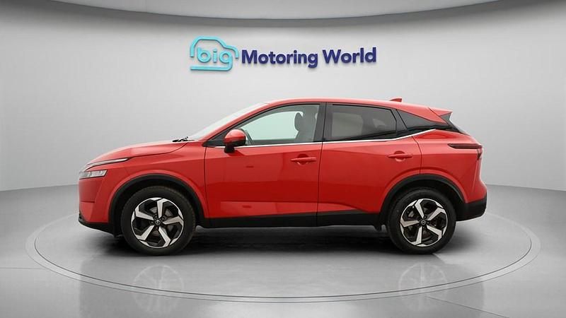 Used Nissan Qashqai N-Connecta 140 HP (102 kW) 2022 Red SUV