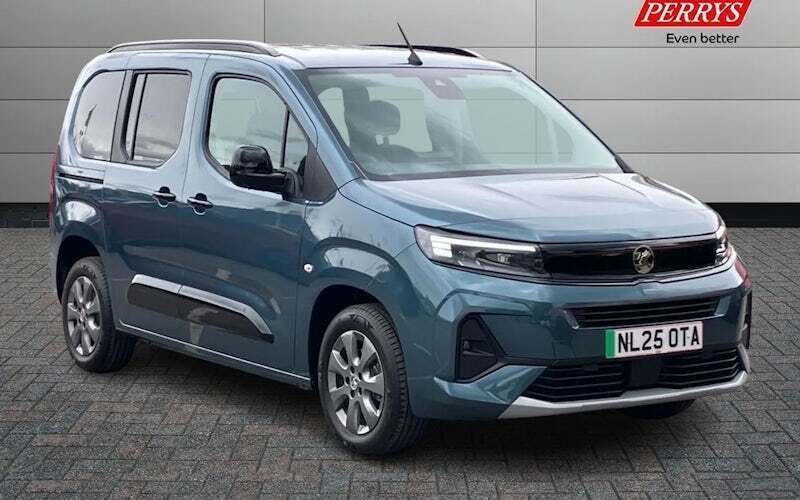 Used 2025 Vauxhall Combo Ultimate MPV | £18,095 (Fair price) - Image 1/4