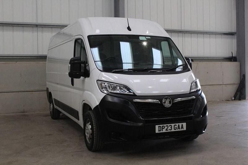 Used Vauxhall Movano 140 HP (102 kW) 2023 White