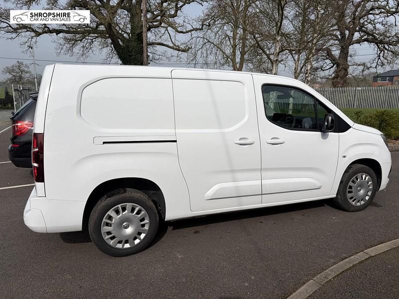 Used Vauxhall Combo 100 HP (73 kW) 2023 White MPV