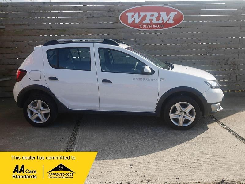 Used Dacia Sandero Ambiance 90 HP (66 kW) 2016 White Hatchback