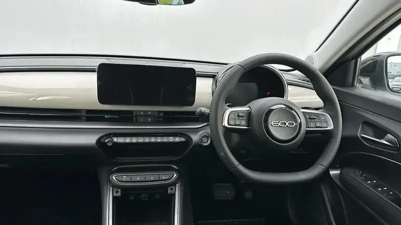 Nowe Fiat 600 S 100 KM (73 kW) 2026 Beżowy SUV
