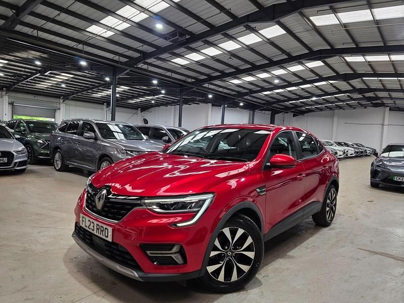 Begagnad Renault Arkana Iconic 2023 Röd SUV