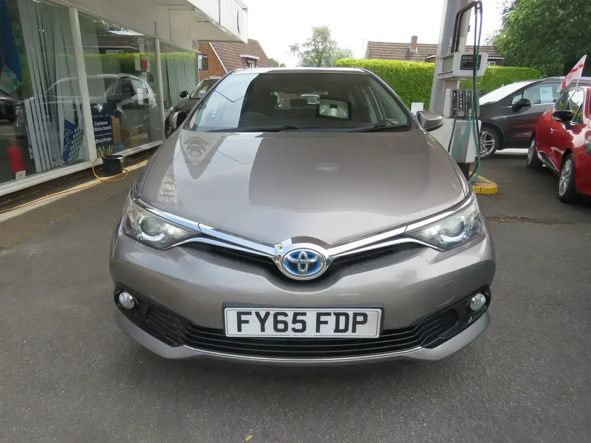 Used Toyota Auris Hybrid Business Edition 2015 Bronze Hatchback